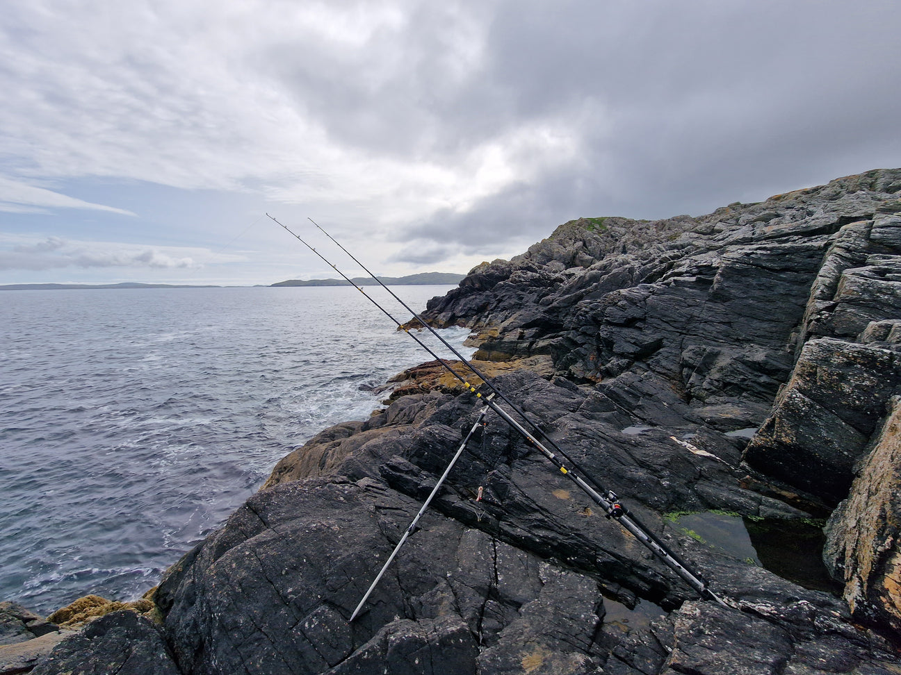 beach fishing rods and reels uk Angling Pursuits 2 x 12FT BeachCaster MAX Sea Rod + 2 x SILK 70 SEA COMBO Sports & Outdoors 2 X 12ft Carbon Surf
