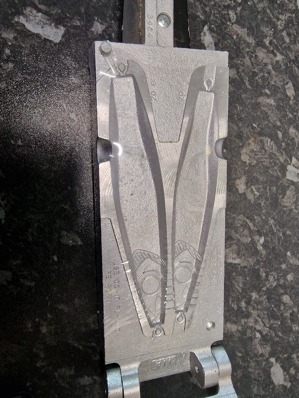 DO-IT Flutter Jig Mould 7oz / 9oz