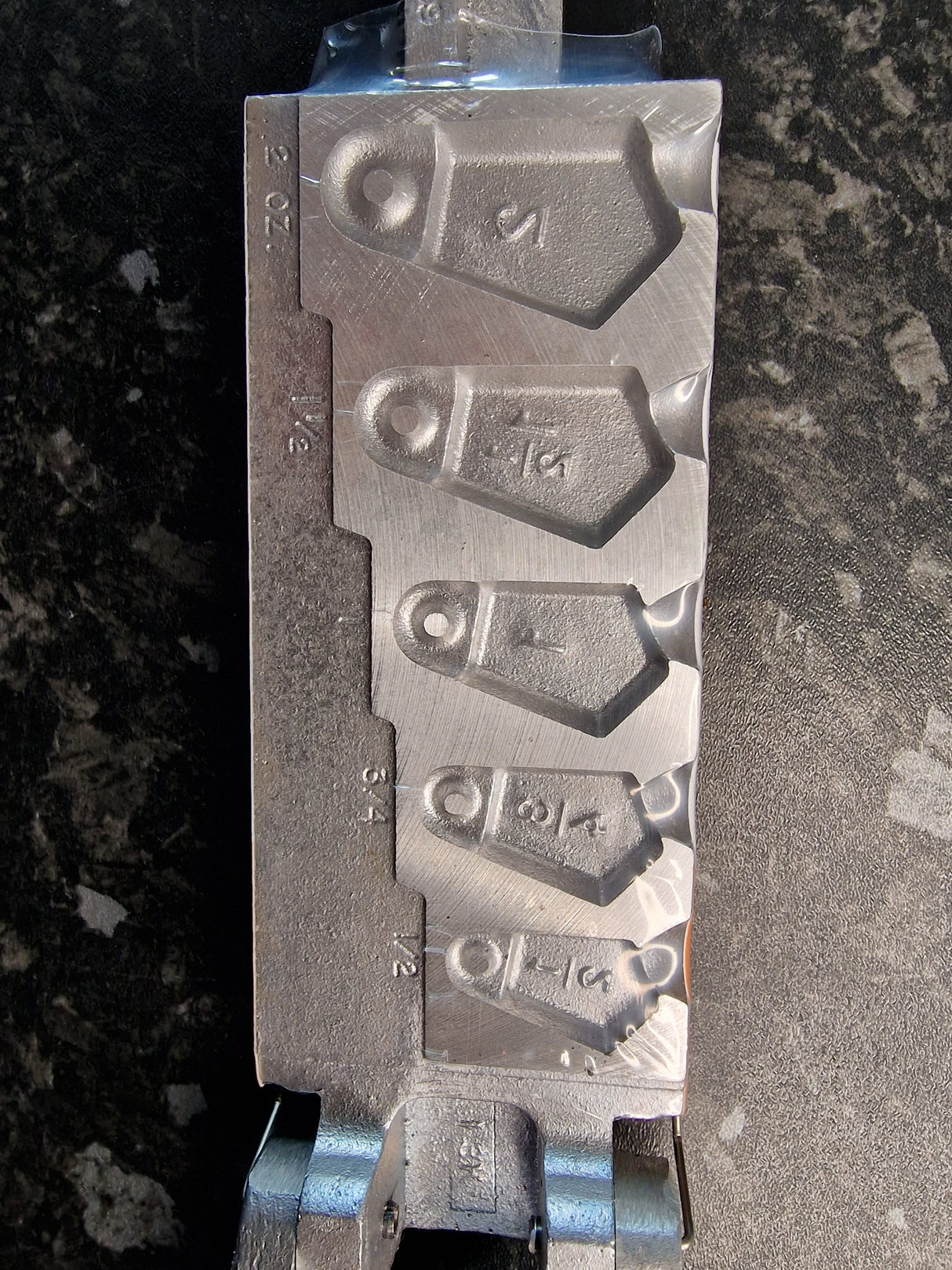 DO-IT Flat Bank Sinker Mould Assorted